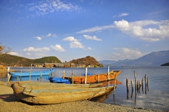 Barques sur le lac Lugu