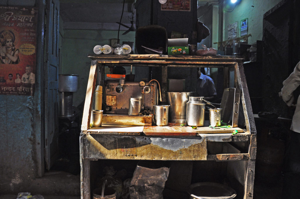 puesto de té en el centro de nueva delhi